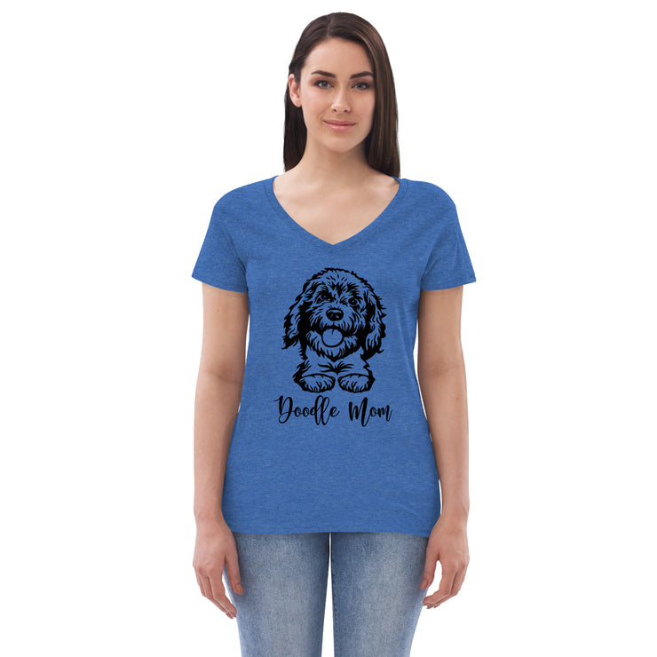 Doodle Mom Women’s recycled V-neck T-shirt