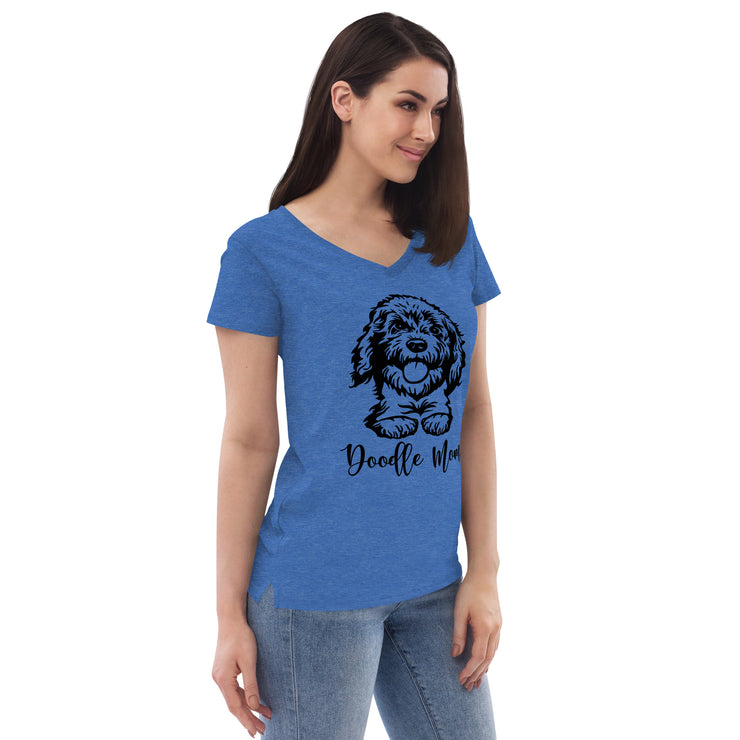 Doodle Mom Women’s recycled V-neck T-shirt