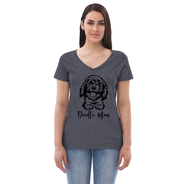 Doodle Mom Women’s recycled V-neck T-shirt