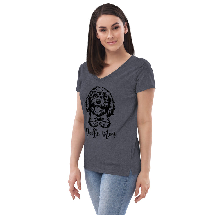 Doodle Mom Women’s recycled V-neck T-shirt