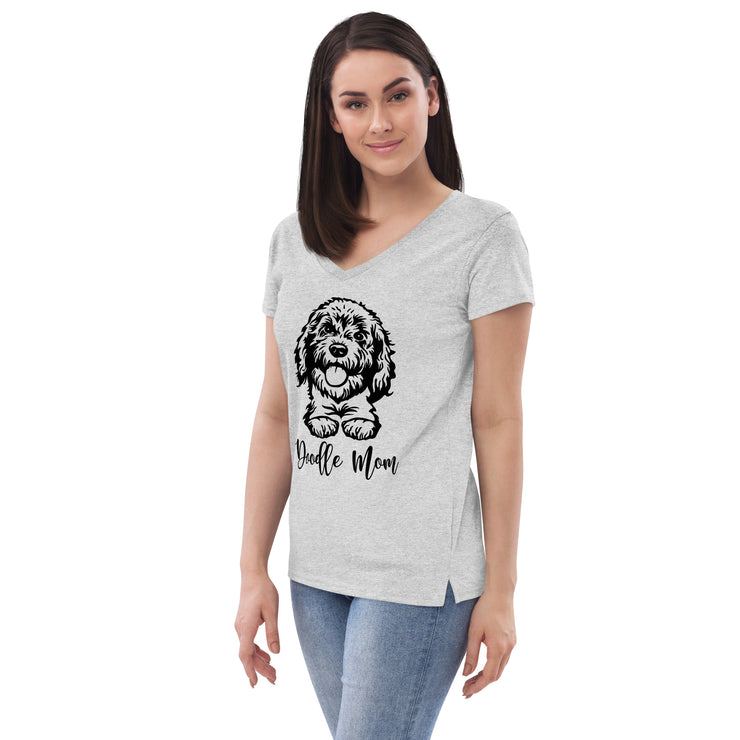 Doodle Mom Women’s recycled V-neck T-shirt