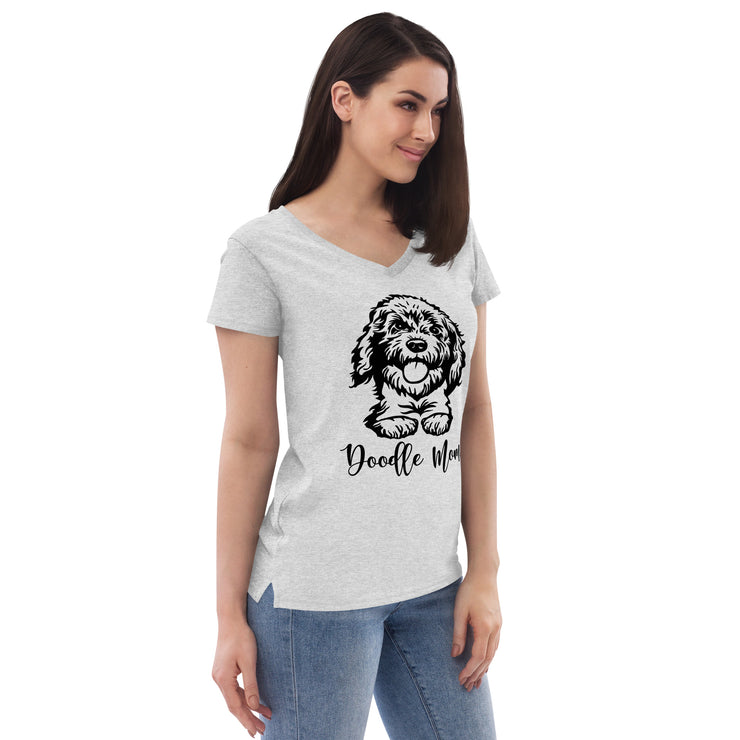 Doodle Mom Women’s recycled V-neck T-shirt